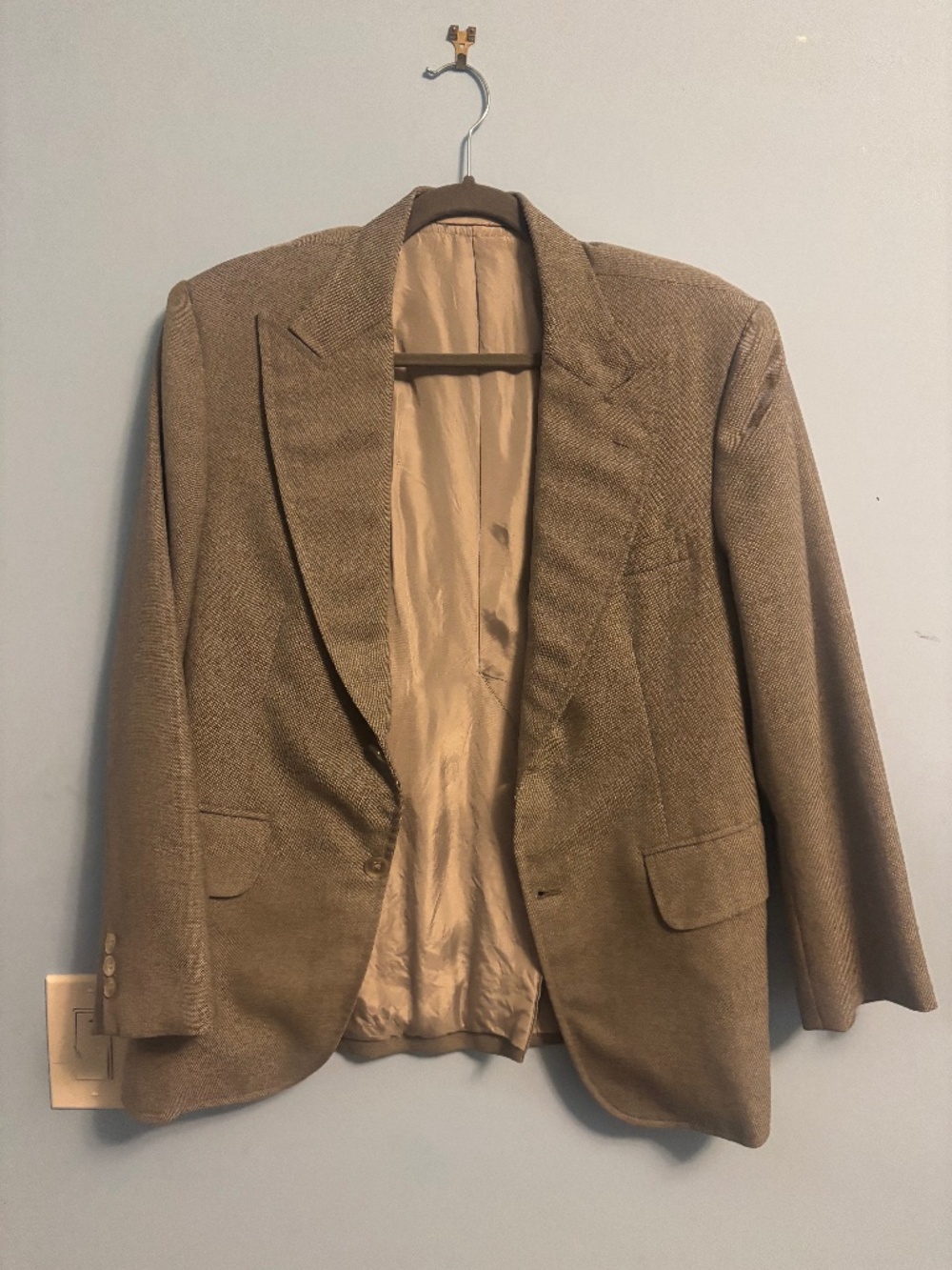 Menâs gray peaked lapel blazer small